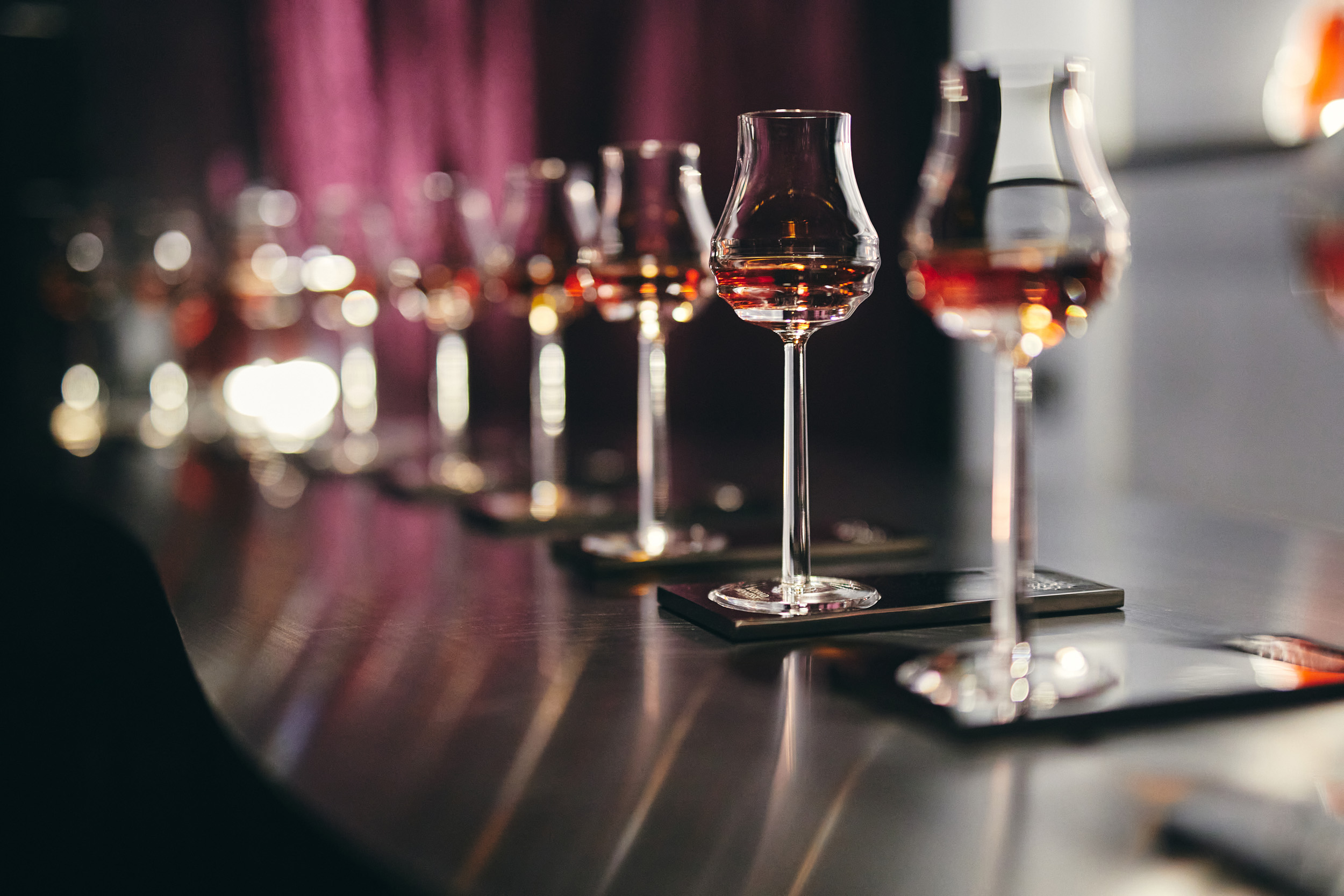 Сетап с бокалами коньяка Richard Hennessy для дегустации