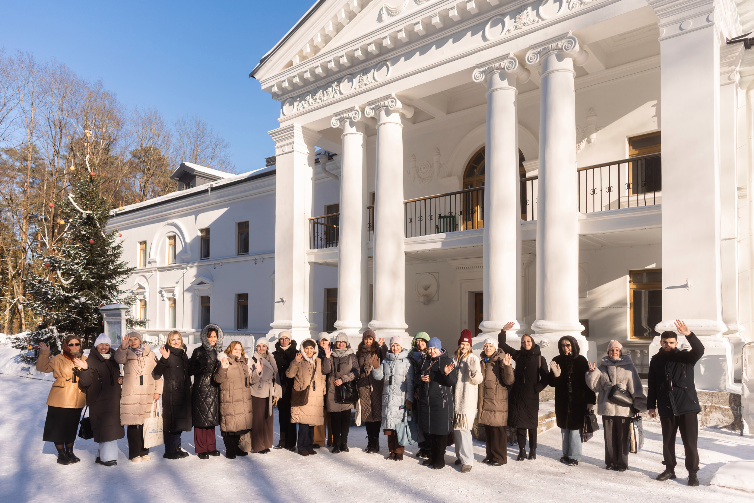 Групповой портрет участников Олимпиады по Русскому Языку в Переделкино.